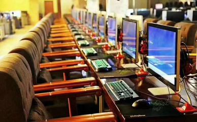 招聘信息 重慶主城工廠崗位，月薪四千左右，包吃住，可報銷車費